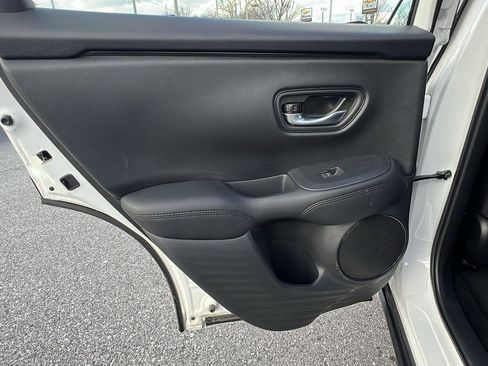 Certified 2025 Honda HR-V LX image 17