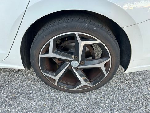 Used 2022 Volkswagen Passat 2.0T R-Line image 9