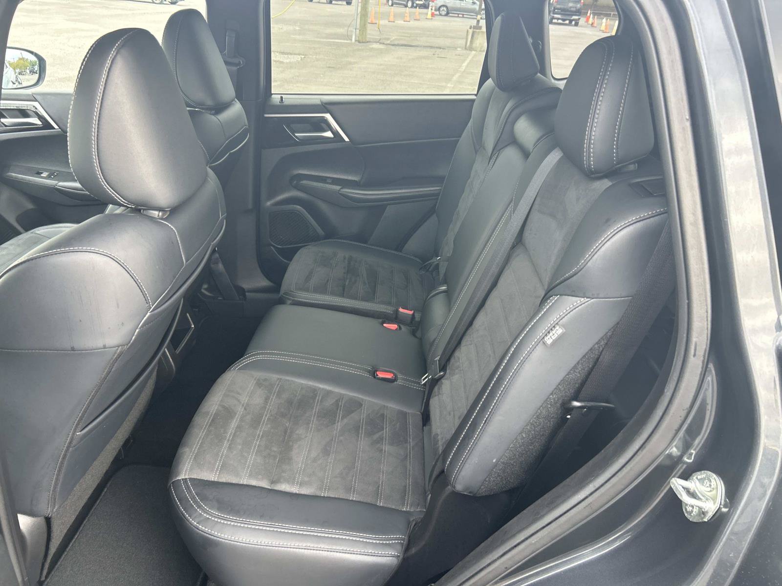 Used 2024 Mitsubishi Outlander SE FWD image 26