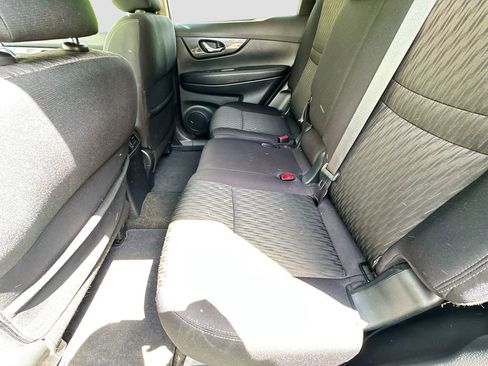 Used 2019 Nissan Rogue SV w/ Premium Package FWD image 19