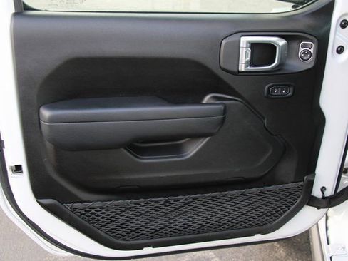 Used 2025 Jeep Wrangler Unlimited Rubicon image 13