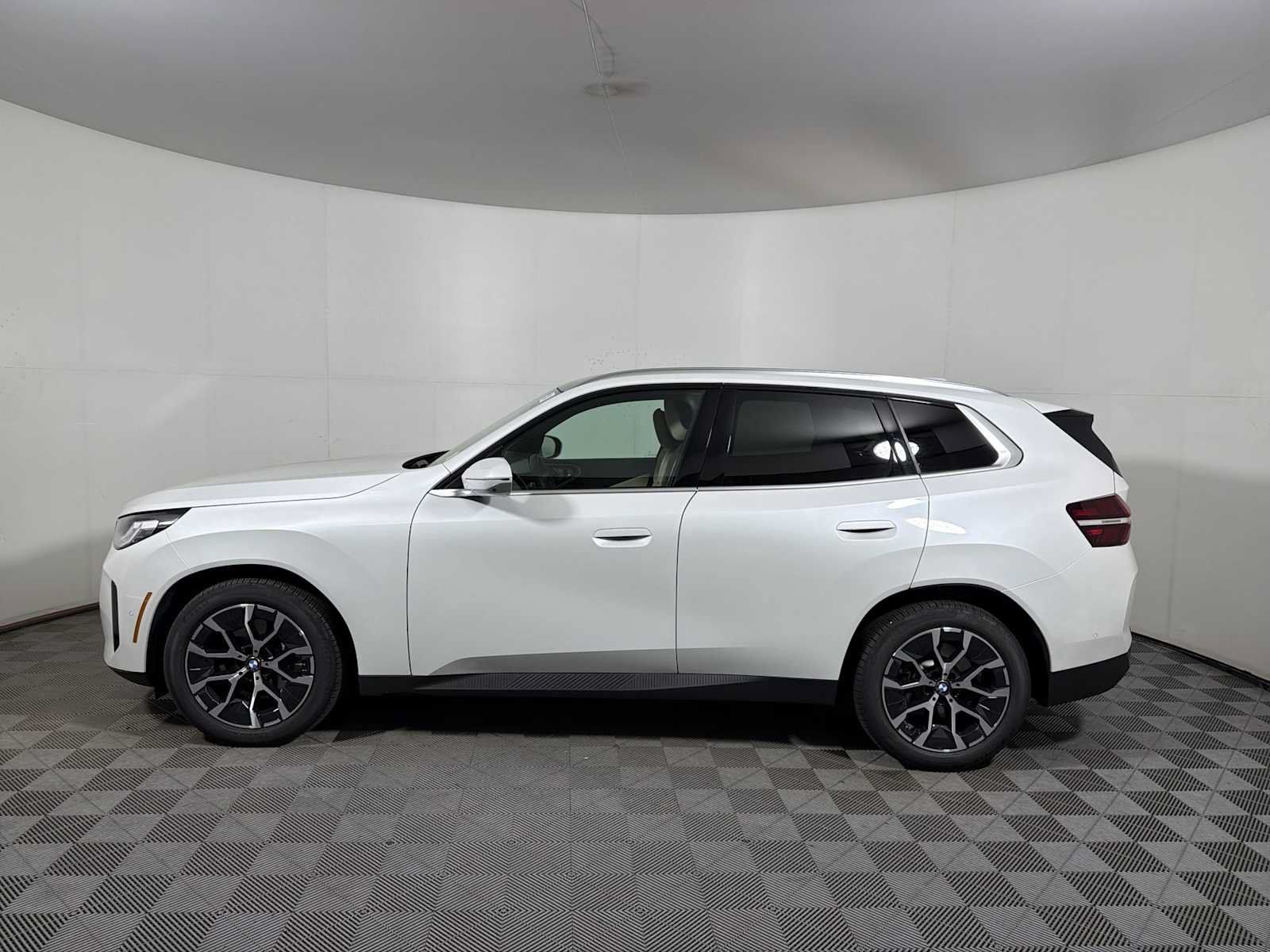 Used 2026 BMW X3 xDrive30i w/ Premium Package AWD/4WD image 4
