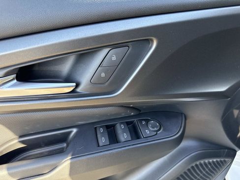 New 2026 Chevrolet Equinox EV LT image 18