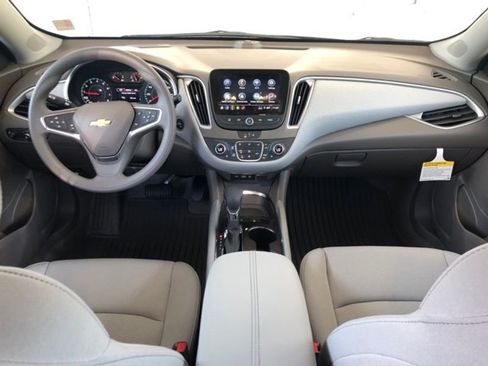 New 2025 Chevrolet Malibu LT image 12