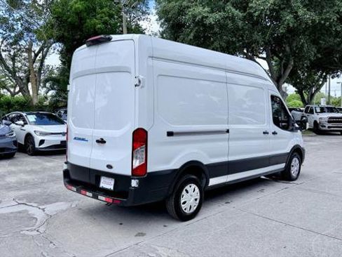 Used 2022 Ford E-Transit 148 High Roof RWD image 8
