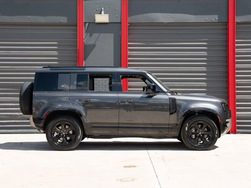 Used 2022 Land Rover Defender 110 X-Dynamic SE AWD/4WD image 11
