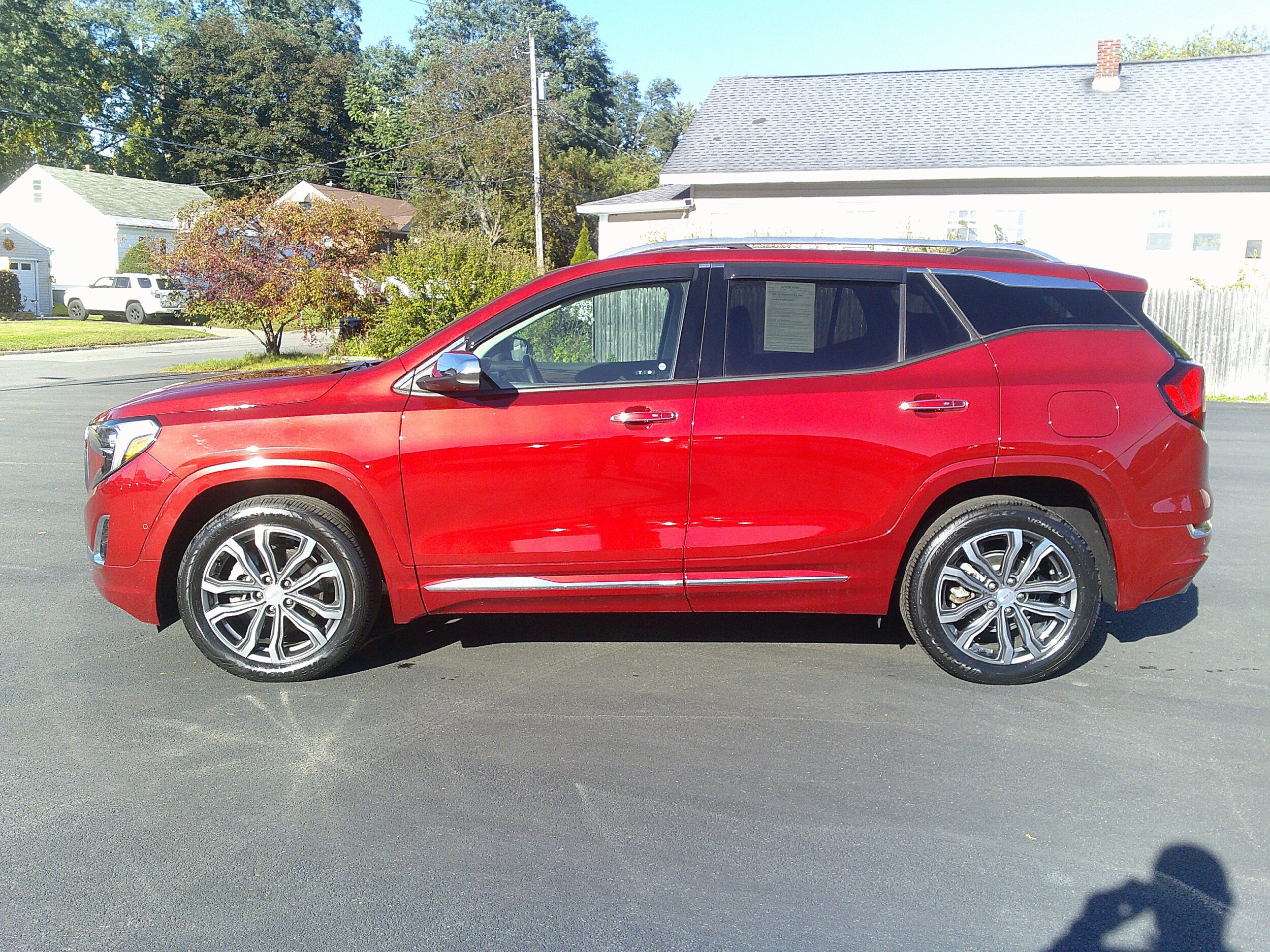 Used 2020 GMC Terrain Denali w/ Denali Premium Package AWD/4WD image 12