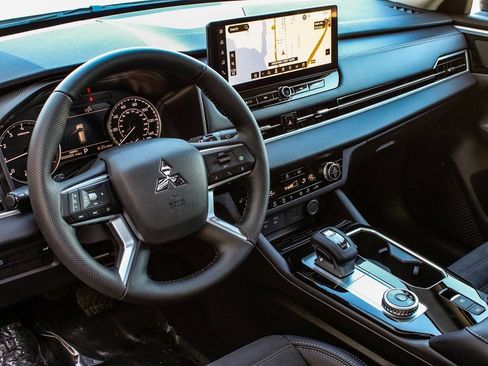 New 2026 Mitsubishi Outlander AWD image 15
