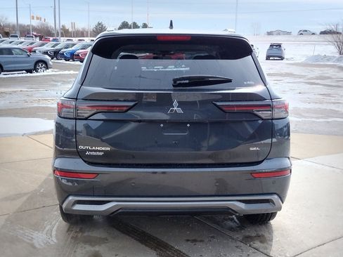 New 2026 Mitsubishi Outlander SEL image 18
