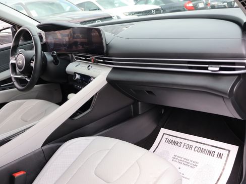 Used 2024 Hyundai Elantra Limited FWD image 9