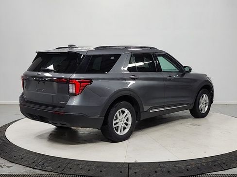 Used 2025 Ford Explorer Active AWD/4WD image 7