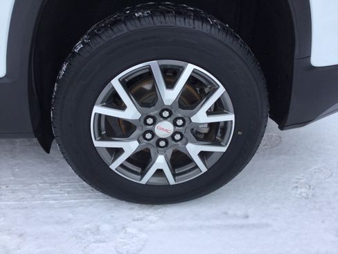 Used 2022 GMC Acadia SLE w/ Driver Convenience Package image 5