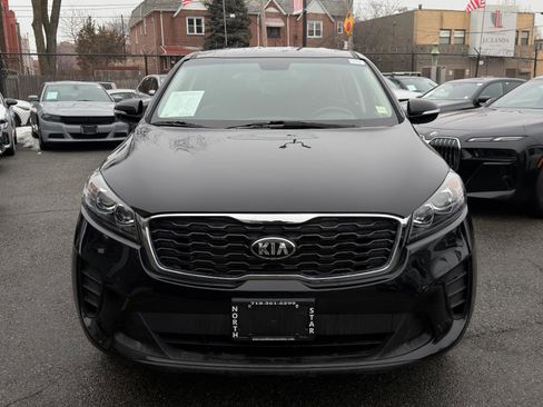 Used 2019 Kia Sorento LX image 2