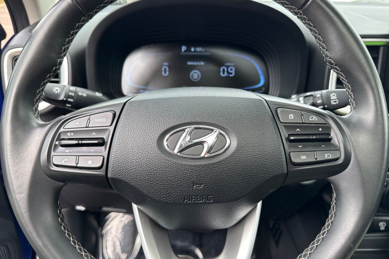 Used 2025 Hyundai Venue SEL FWD image 23