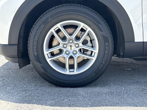 New 2026 Ford Explorer Active w/ Active Comfort Package RWD image 9