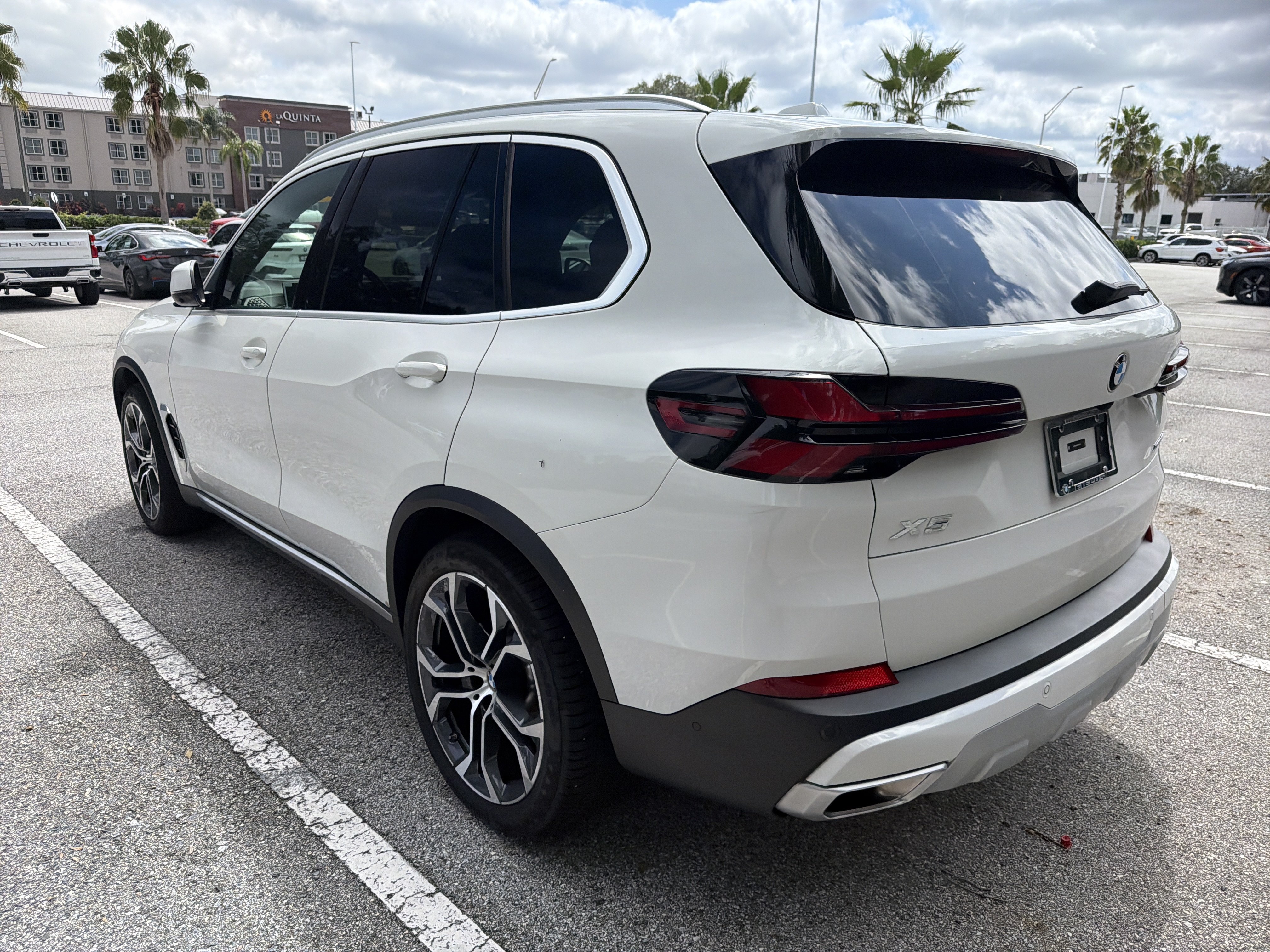 Certified 2026 BMW X5 xDrive40i w/ Premium Package AWD/4WD image 3