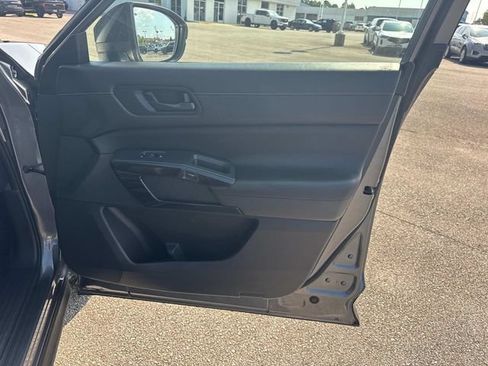 Used 2026 Nissan Pathfinder SV AWD/4WD image 12