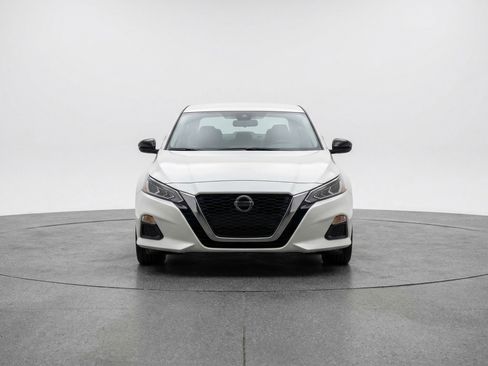 Used 2025 Nissan Altima 2.5 SV FWD image 2