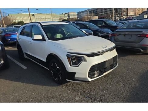 Used 2023 Kia Niro Wave w/ Wave Preserve Package image 2