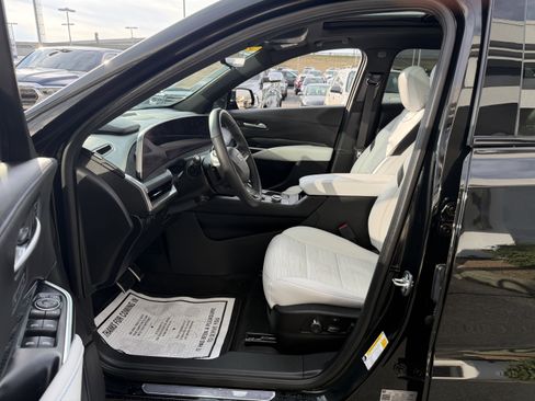 Used 2025 Cadillac XT4 Sport image 32