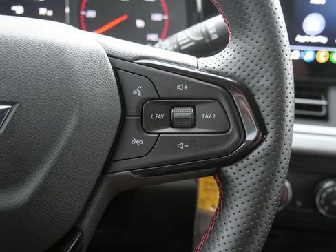 Used 2024 Chevrolet Trax RS FWD image 21
