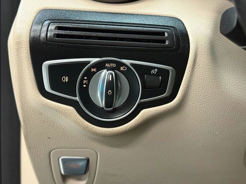 Used 2018 Mercedes-Benz GLC 300 4MATIC w/ Multimedia Package image 30