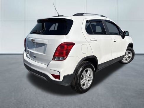 Used 2021 Chevrolet Trax LT w/ Premium Seat Package image 4