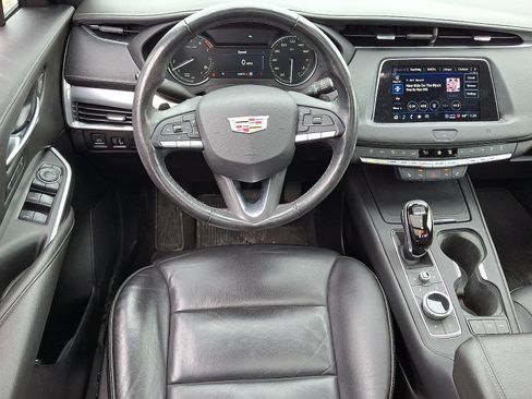 Used 2021 Cadillac XT4 Premium Luxury w/ Cold Weather Package image 11