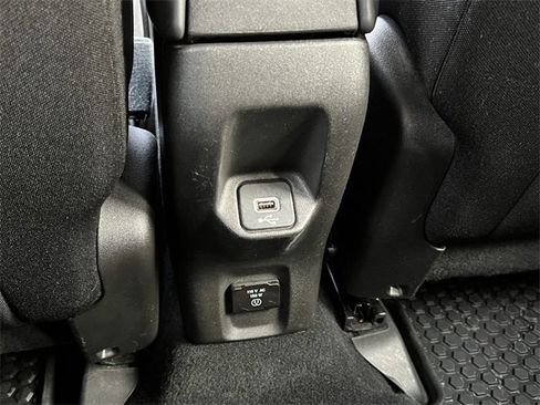 Certified 2022 Jeep Renegade Latitude w/ Convenience Group image 32