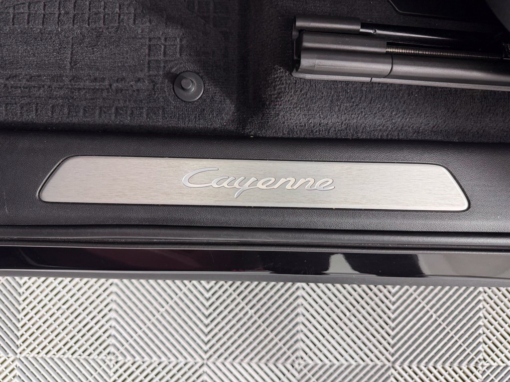 Certified 2023 Porsche Cayenne AWD/4WD image 21