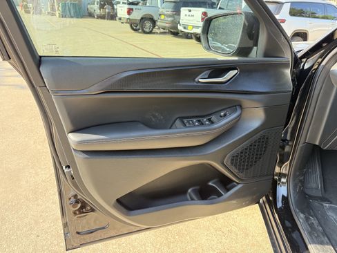 New 2025 Jeep Grand Cherokee L Laredo image 12