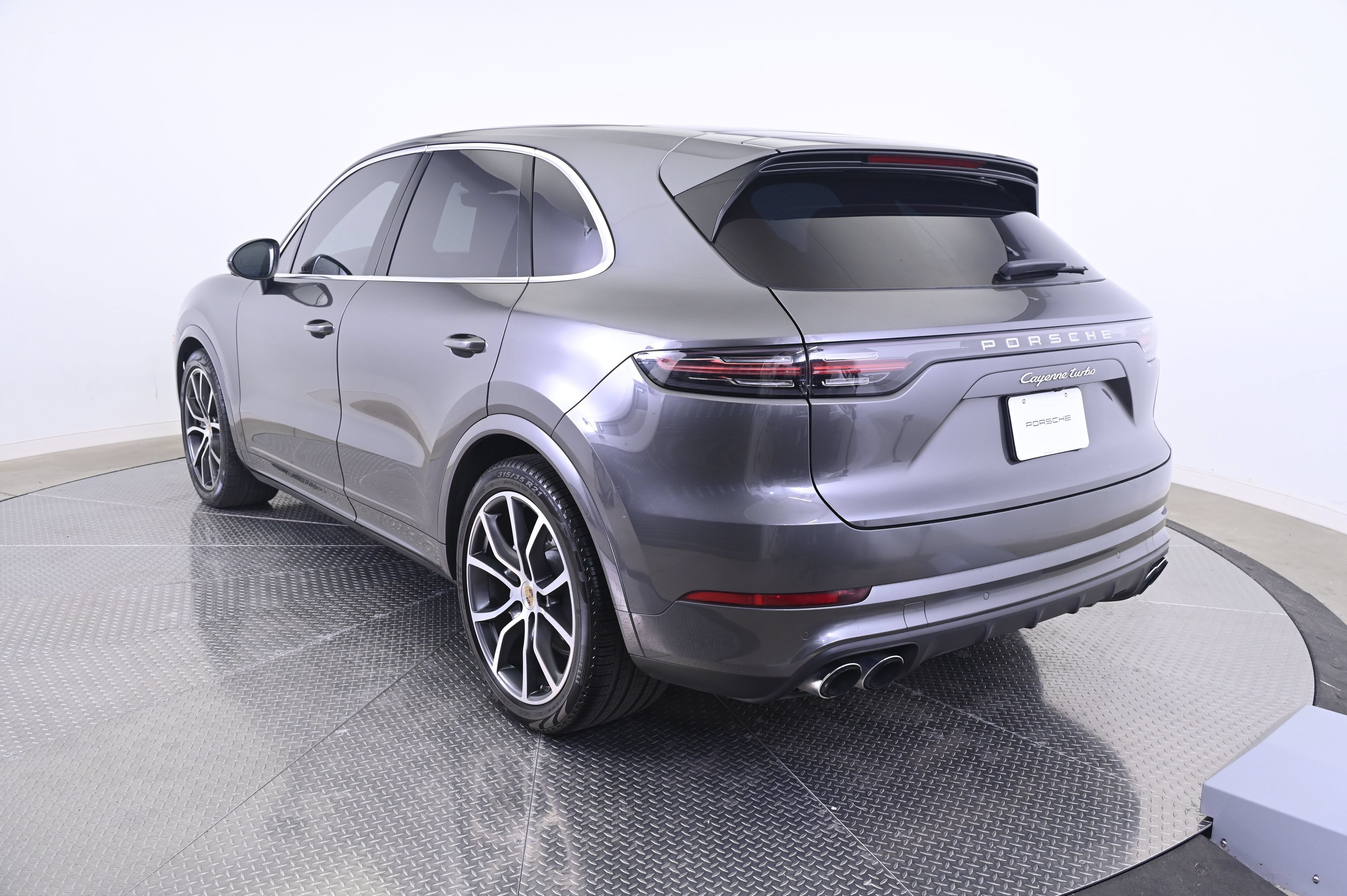 Certified 2023 Porsche Cayenne Turbo AWD/4WD image 3