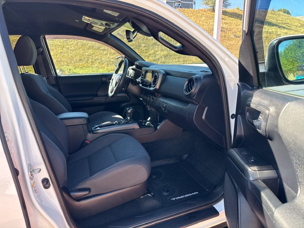 Used 2019 Toyota Tacoma TRD Off-Road AWD/4WD image 28