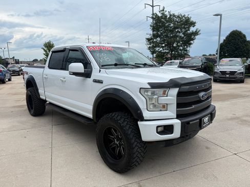 Used 2015 Ford F150 Lariat w/ Equipment Group 502A Luxury AWD/4WD image 4