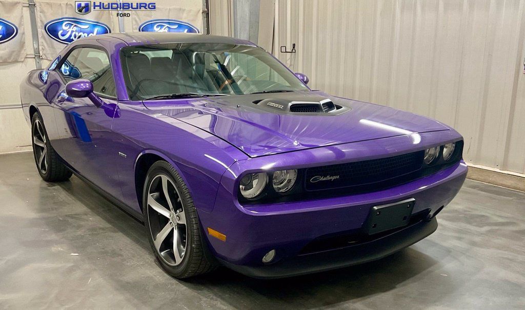 Used 2014 Dodge Challenger R/T RWD image 1