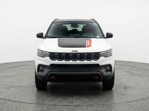 Used 2025 Jeep Compass Trailhawk image 2