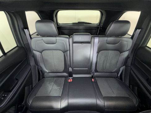 Used 2025 Jeep Grand Cherokee Altitude AWD/4WD image 24
