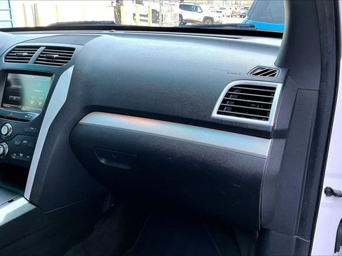 Used 2014 Ford Explorer XLT w/ Equipment Group 202A image 18