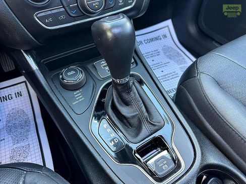 Used 2021 Jeep Cherokee Limited image 35