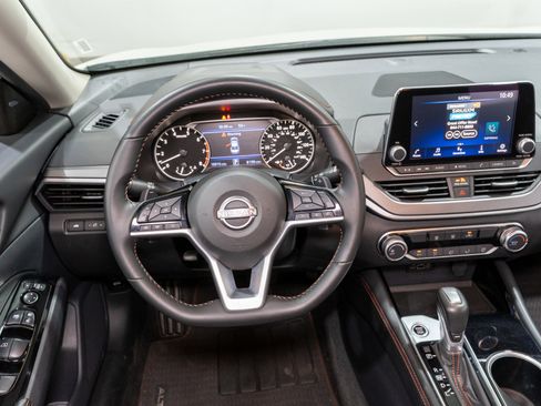 Used 2025 Nissan Altima 2.5 SR image 11