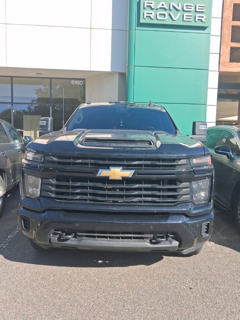 Used 2025 Chevrolet Silverado 2500 Custom w/ Custom Value Package AWD/4WD image 1