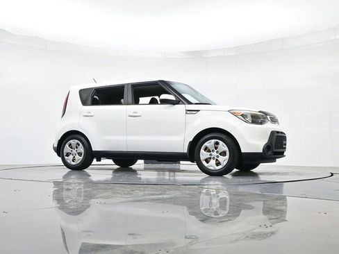 Used 2015 Kia Soul FWD image 29
