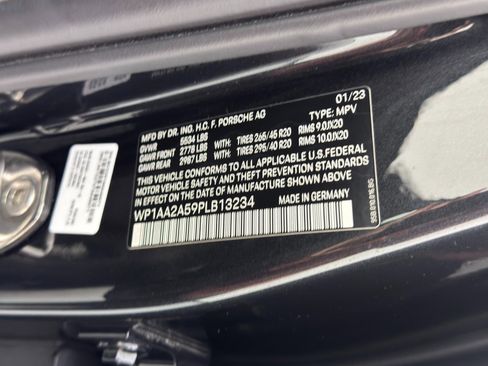 Used 2023 Porsche Macan image 46