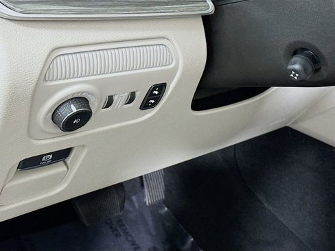 Used 2022 Jeep Wagoneer Series III w/ Flexible Seating Group image 20