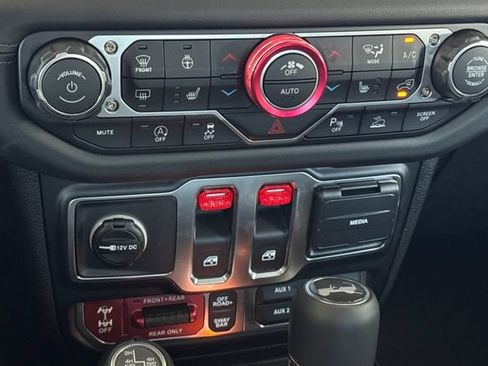 Used 2026 Jeep Wrangler Rubicon AWD/4WD image 21