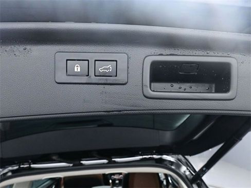 Used 2022 Subaru Forester Touring image 27