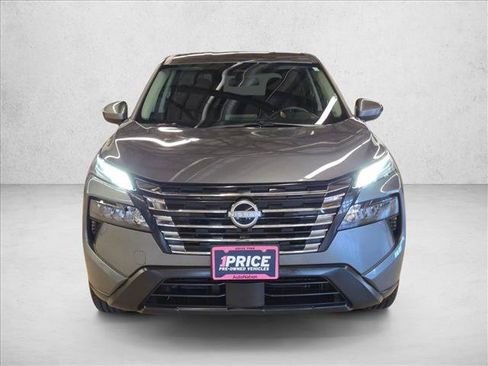 Used 2025 Nissan Rogue SV AWD/4WD image 2