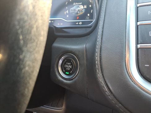 Used 2022 Chevrolet Suburban LT w/ Luxury Package image 13