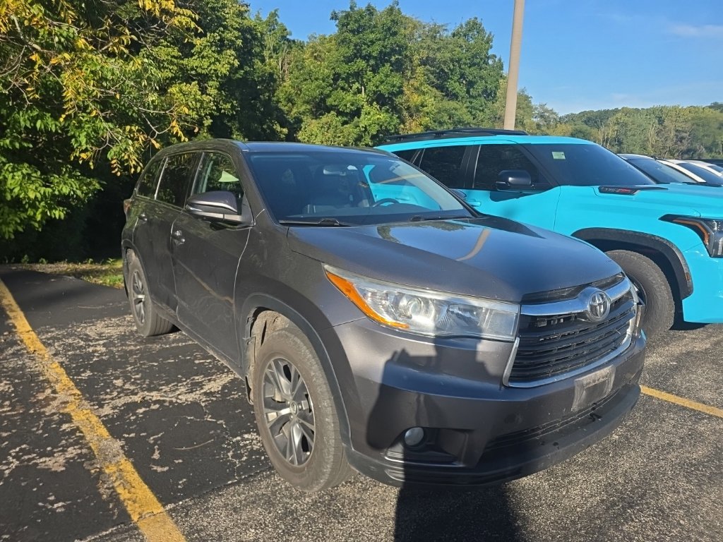 Used 2016 Toyota Highlander XLE AWD/4WD image 3
