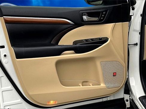 Used 2019 Toyota Highlander Limited image 21